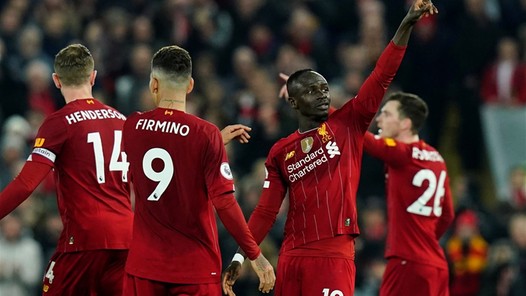 Liverpool eindigt droomjaar met reusachtige voorsprong