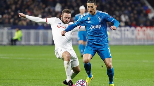 Lyon verrast Juventus mede dankzij bloederige bijrol De Ligt
