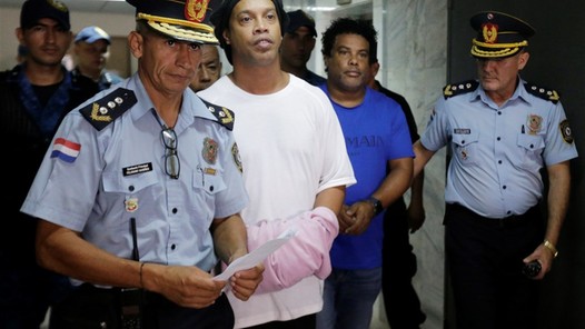 Hoe Ronaldinho in een Paraguayaanse gevangenis belandde