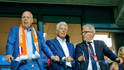 KNVB rommelt clubs de achterkamertjes in op D-Day