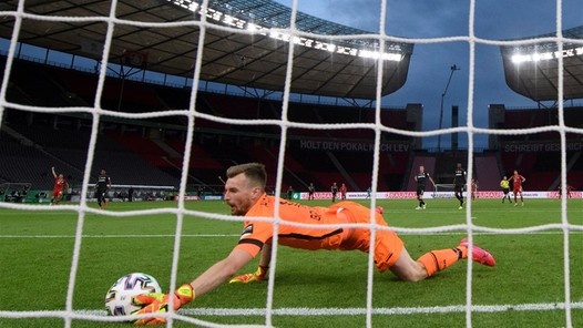 Blunderende Leverkusen-keeper diep door het stof na verloren bekerfinale