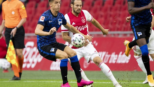 Oefenzege Ajax op Hertha BSC overschaduwd door schrikmoment Blind