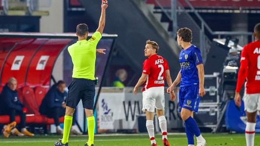 AZ stort ook tegen VVV-Venlo compleet in na rode kaart