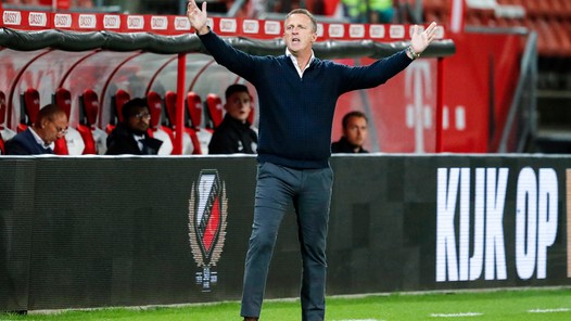 Waarom het vertrek van Van den Brom bij FC Utrecht al veel langer in de maak was