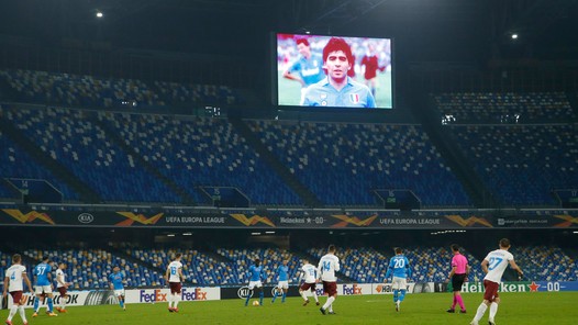 Napoli boekt 'onder toeziend oog van Maradona' belangrijke overwinning