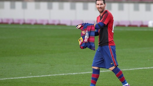 Messi krijgt boete voor eerbetoon aan Maradona, gele kaart blijft staan