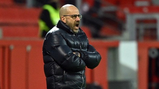 Younes scoort weer tegen Bosz, maar Leverkusen bekert overtuigend verder
