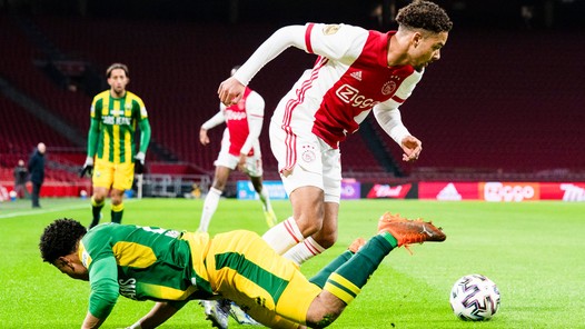 Devyne Rensch breekt door bij Ajax: 'Qua mindset zit hij dicht bij De Ligt' 