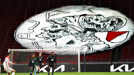 Ajax steekt de draak met Super League-chaos