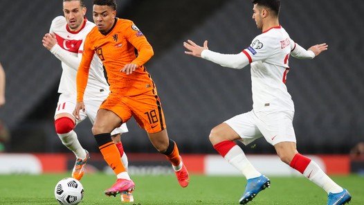 Het linksbuitenvraagstuk bij Oranje: wie wordt de sprinter?