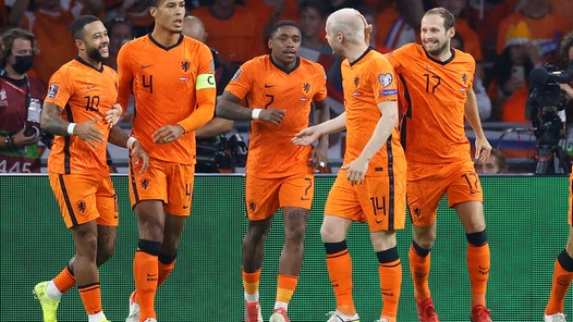 Oranje neemt in galavoorstelling snoeihard wraak op WK-concurrent Turkije