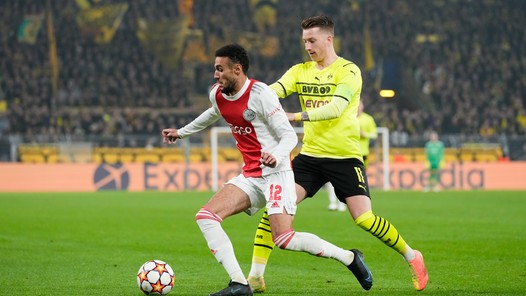 Ajax en contractperikelen: blijven hopen op handtekeningen van Mazraoui en Gravenberch