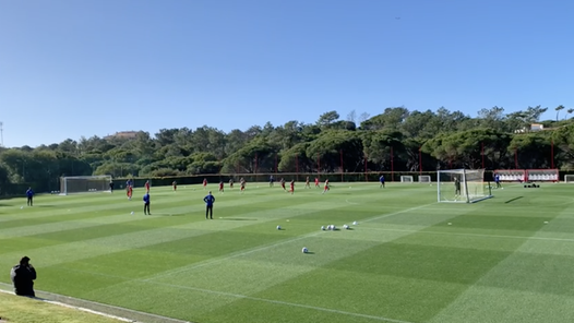 Ajax verlaat trainingskamp in Portugal en keert terug naar Nederland
