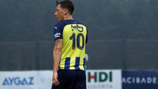 Özil uit selectie Fenerbahçe gezet