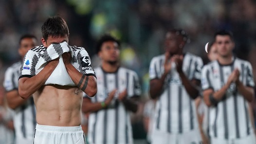 Dybala barst in huilen uit na hartverwarmende geste van Juve-spelers