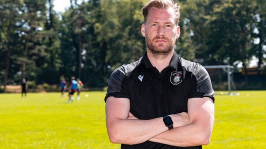 The Dutch Master verandert het Schotse voetbal: 'Dit is Football Manager in het écht'