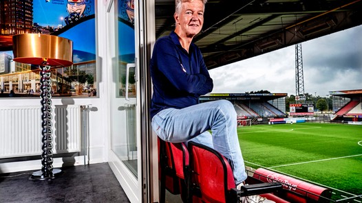 Ronald Lubbers, markante leider van FC Emmen