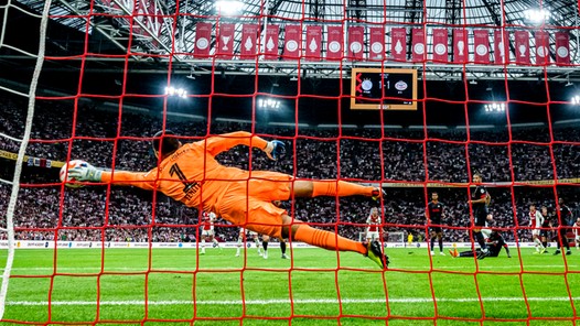 Jaarcijfers Ajax, PSV en Feyenoord onder de loep: topclubs jagen elkaar op