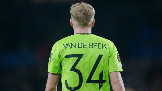 Laat het falen van Van de Beek een waarschuwing zijn voor Eredivisie-talenten