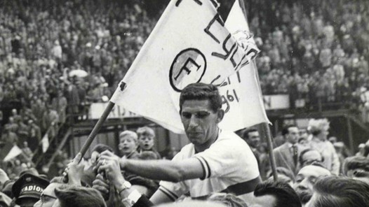 Cor van der Gijp, icoon van een wonderschoon Feyenoord: 'Wij hielden van elkaar'
