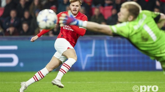 Vertessen schiet PSV naar verdienstelijke remise tegen Arsenal