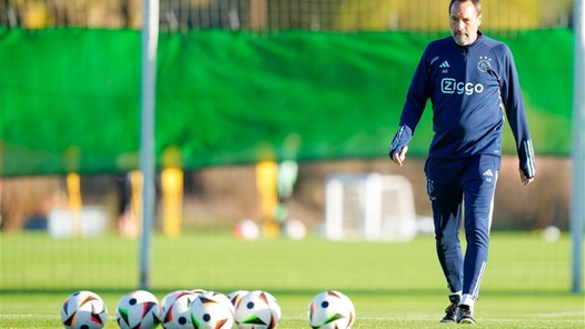 Van 't Schip kijkt vooruit: 'Ajax moet in 2024 weer meedoen om de titel'