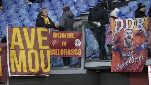 Roma-supporters betuigen massaal steun aan ontslagen Mourinho
