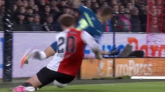 Penaltyclaim PSV maakt de tongen los: 'Dramatische beslissing van Higler en VAR'