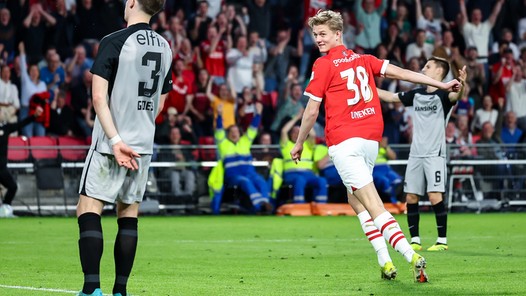 Uneken (19) komt in erg fraai PSV-rijtje met Van der Kuijlen en Ronaldo
