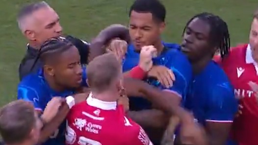 Over de kook in de derde minuut: Colwill en McClean clashen heel vroeg