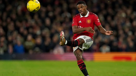 Malacia keert na jaar blessureleed terug op trainingsveld Manchester United