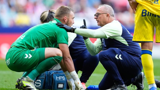 Opmerkelijk: ploeggenoot maakt pitstop tijdens blessurebehandeling Cillessen