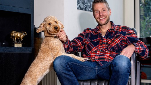 De man van de achtklapper zocht en vond zichzelf