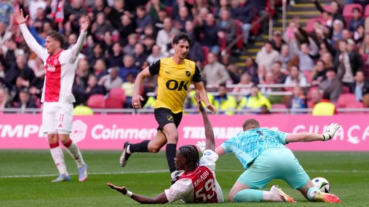 NAC-trainer Hoefkens aangepakt na fout Kortsmit tegen Ajax: 'Waanzin'