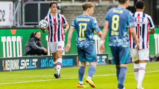 Met toestemming van zijn ouders debuteerde Jens Mathijsen (17) in de basis