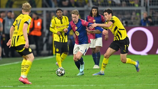 Kritische Frenkie de Jong vooral opgelucht: 'Heb zelf echt prima gespeeld'