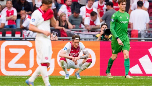Ajax strompelt naar de eindstreep