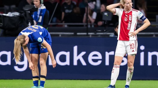 Ajax kan recordaantal fans niet trakteren op zege: 'Meisjes tegen de vrouwen'