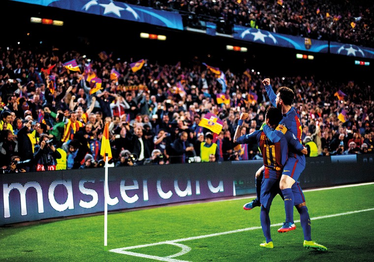 Neymar en Lionel Messi vieren de beslissende 6-1 tijdens de legendarische Champions League-comeback van Barcelona tegen Paris Saint-Germain