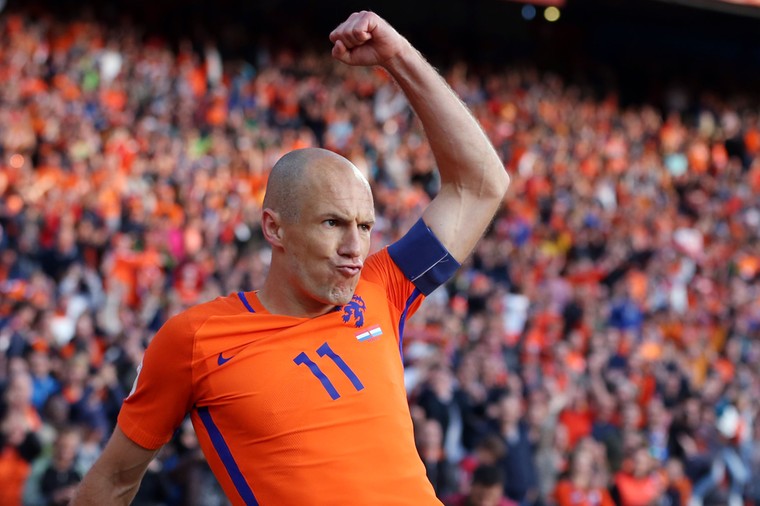 Arjen Robben opende de score in De Kuip.