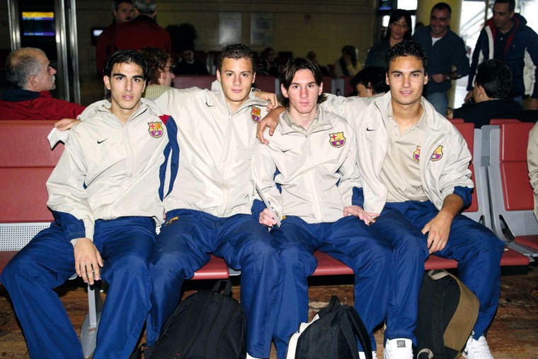 Lionel Messi met ploeggenoten Jordi Gomez, Sito Riera en Xavi Ginnard