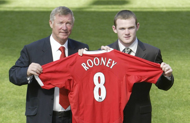 Wayne Rooney met Sir Alex Ferguson, toentertijd trainer van Manchester United.