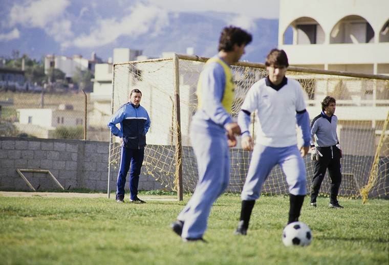 Op het trainingsveld van OFI Kreta in de jaren tachtig. Let op de ietwat verouderde doelnetten.