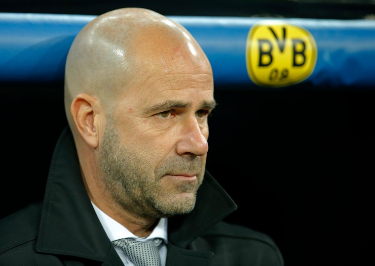 Peter Bosz als trainer van Borussia Dortmund. 