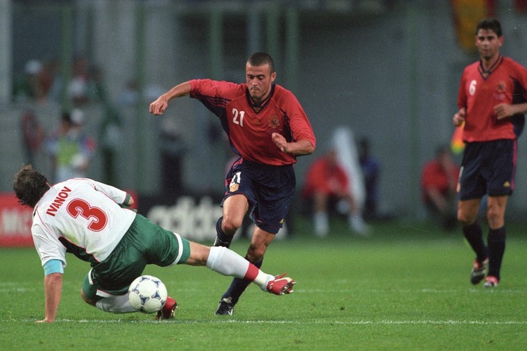 Luis Enrique speelde 62 interlands voor Spanje, waaronder die op het WK 1998 tegen Bulgarije (6-1). Op de achtergrond Fernando Hierro. 