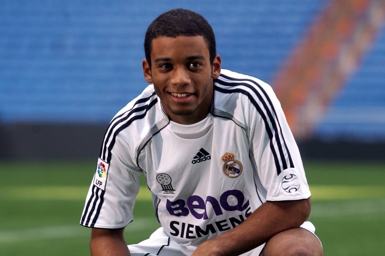 Marcelo, zonder afro, wordt gepresenteerd bij Real Madrid.