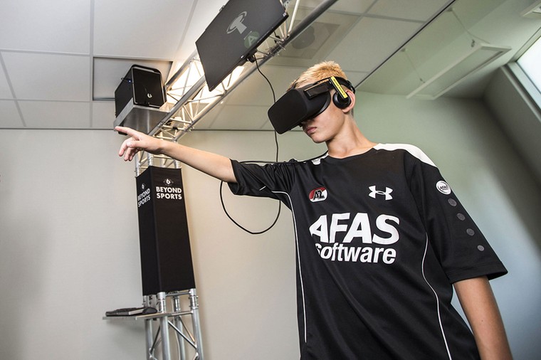 In de jeugd van AZ worden de talenten ook getraind met virtual reality-technieken.