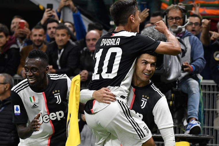 Dybala en Ronaldo vieren samen de openingstreffer tegen Juventus 