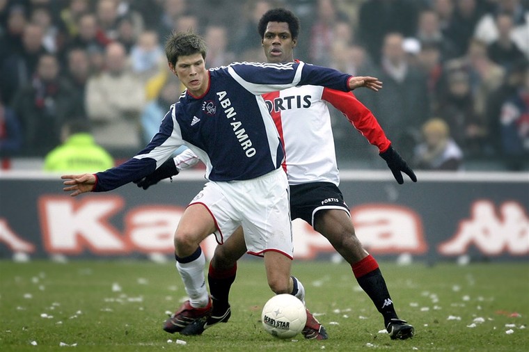 Klaas Jan Huntelaar tijdens zijn eerste Klassieker in februari 2006, als Ajax ondanks een doelpunt van de winteraankoop met 3-2 verliest.