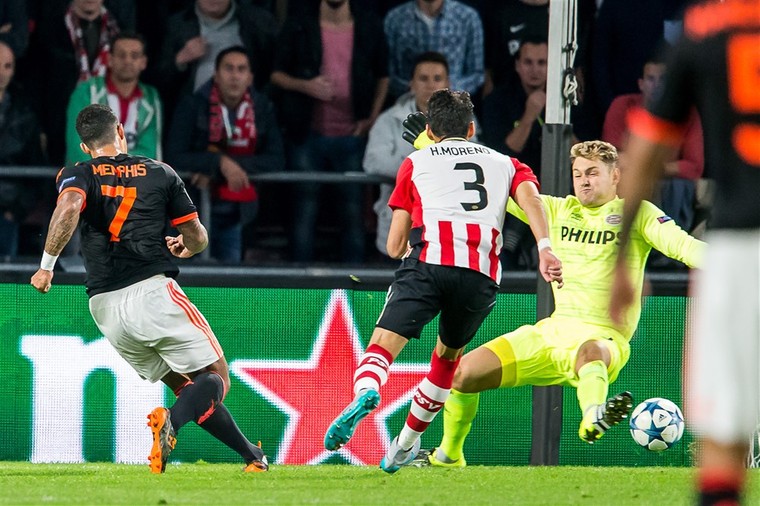 Memphis Depay maakte zijn eerste doelpunt in de Champions League in september 2015 tegen PSV. 